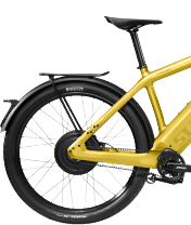 Ein gelbes Elektrofahrrad auf weißem Hintergrund.